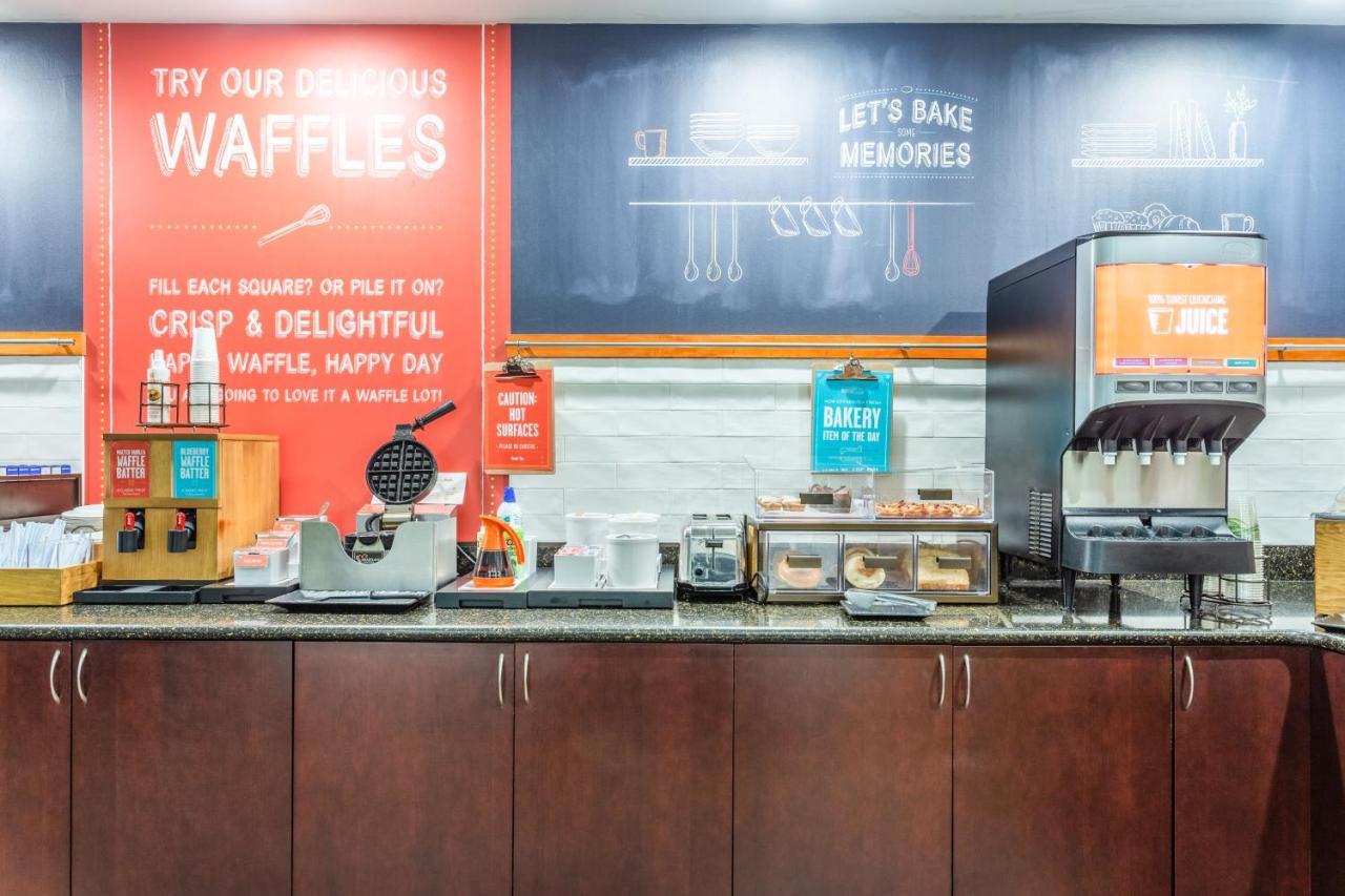 Hampton Inn Eau Claire Esterno foto