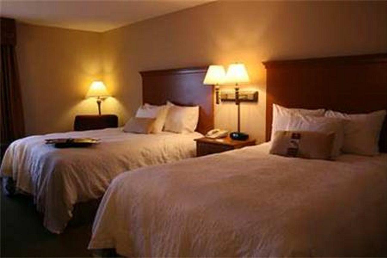 Hampton Inn Eau Claire Esterno foto