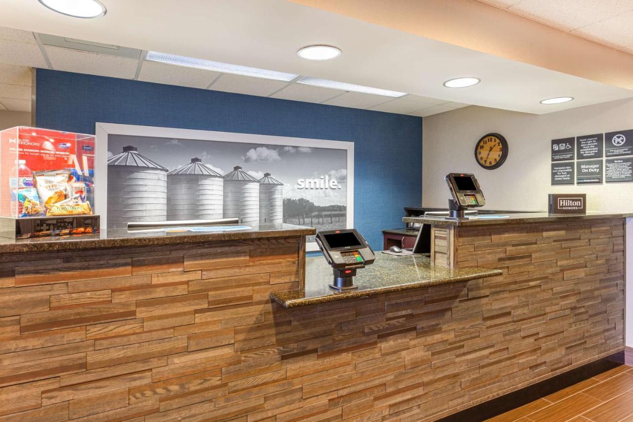 Hampton Inn Eau Claire Esterno foto
