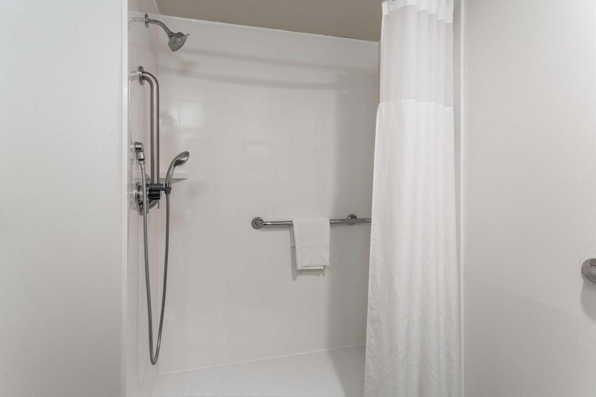 Hampton Inn Eau Claire Esterno foto
